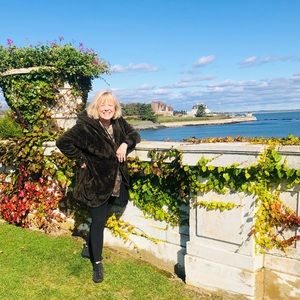 Meet your Posher, Johnnye